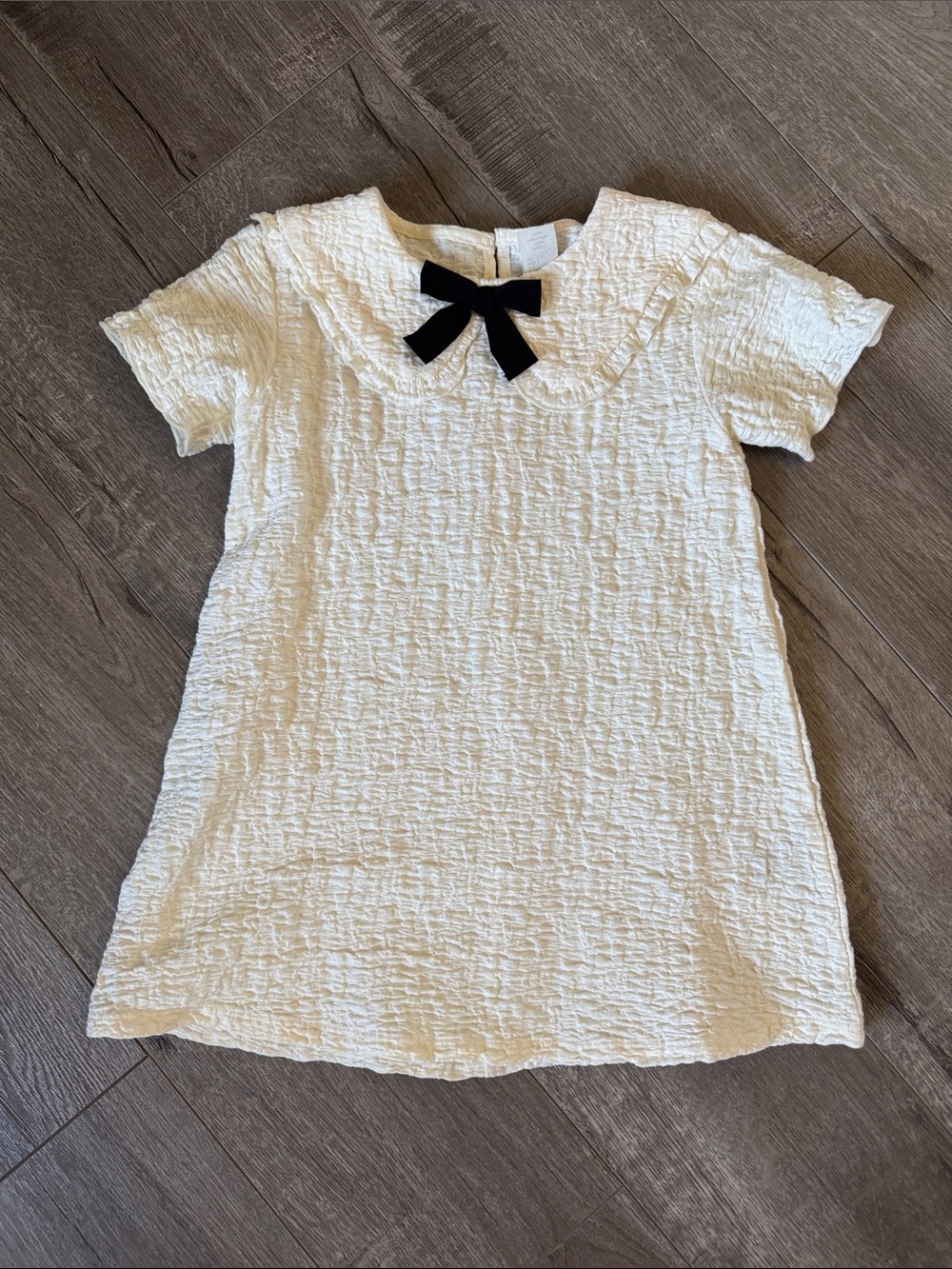 H&M Cream Collared Crinkle Textured Short-Sleeve Dress with Black Bow